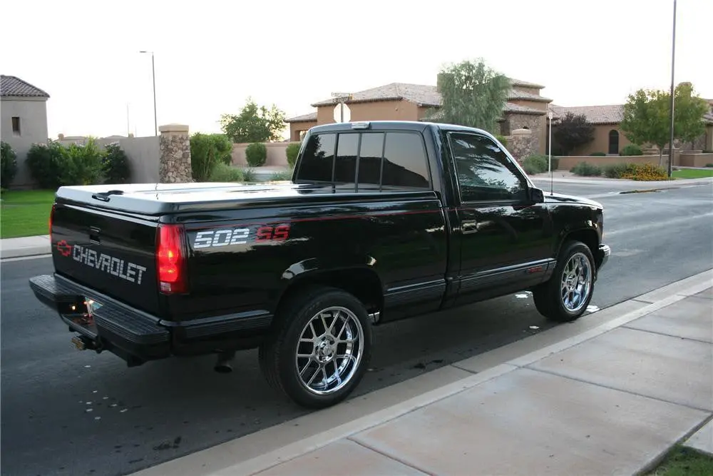 Black Side Body Trim Molding For Use On 1992-1998 Chevy Suburban - 2.5" Wide 3