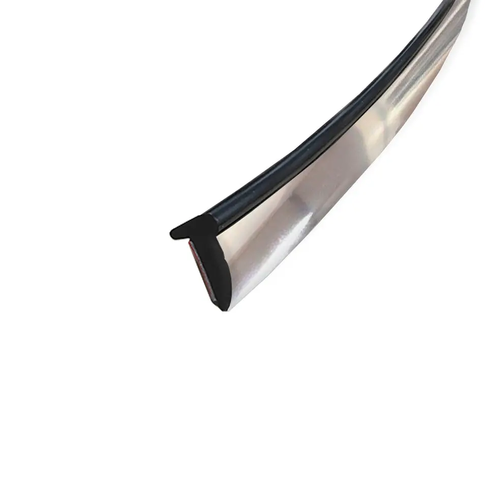 Universal 5/8" Wide Wheel Well Mouldings Chrome And Black With Lip - By The Foot 1