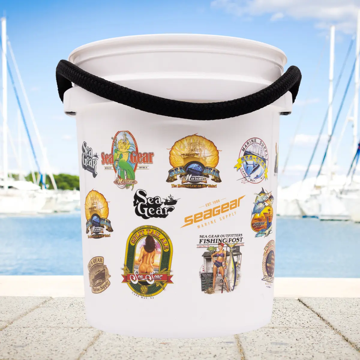 Shurhold - Sea Gear 5 Gallon Bucket W/ Rope Handle 1