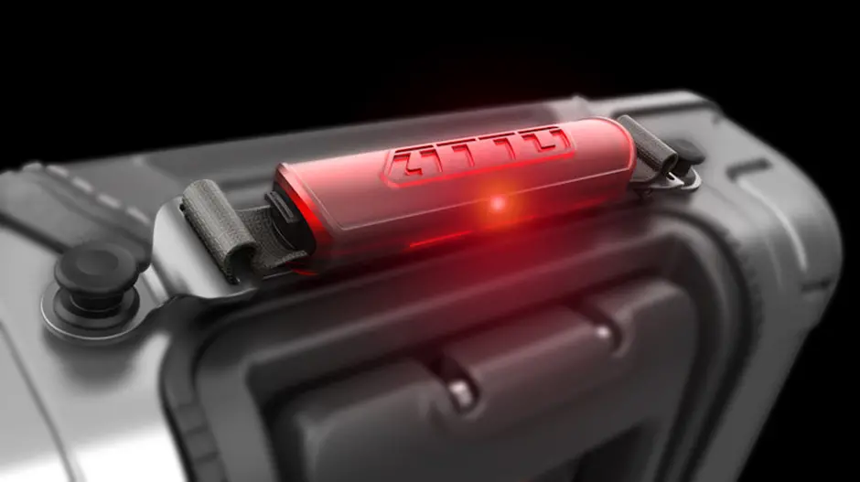 Atto Rear Light Lifting Handle 1